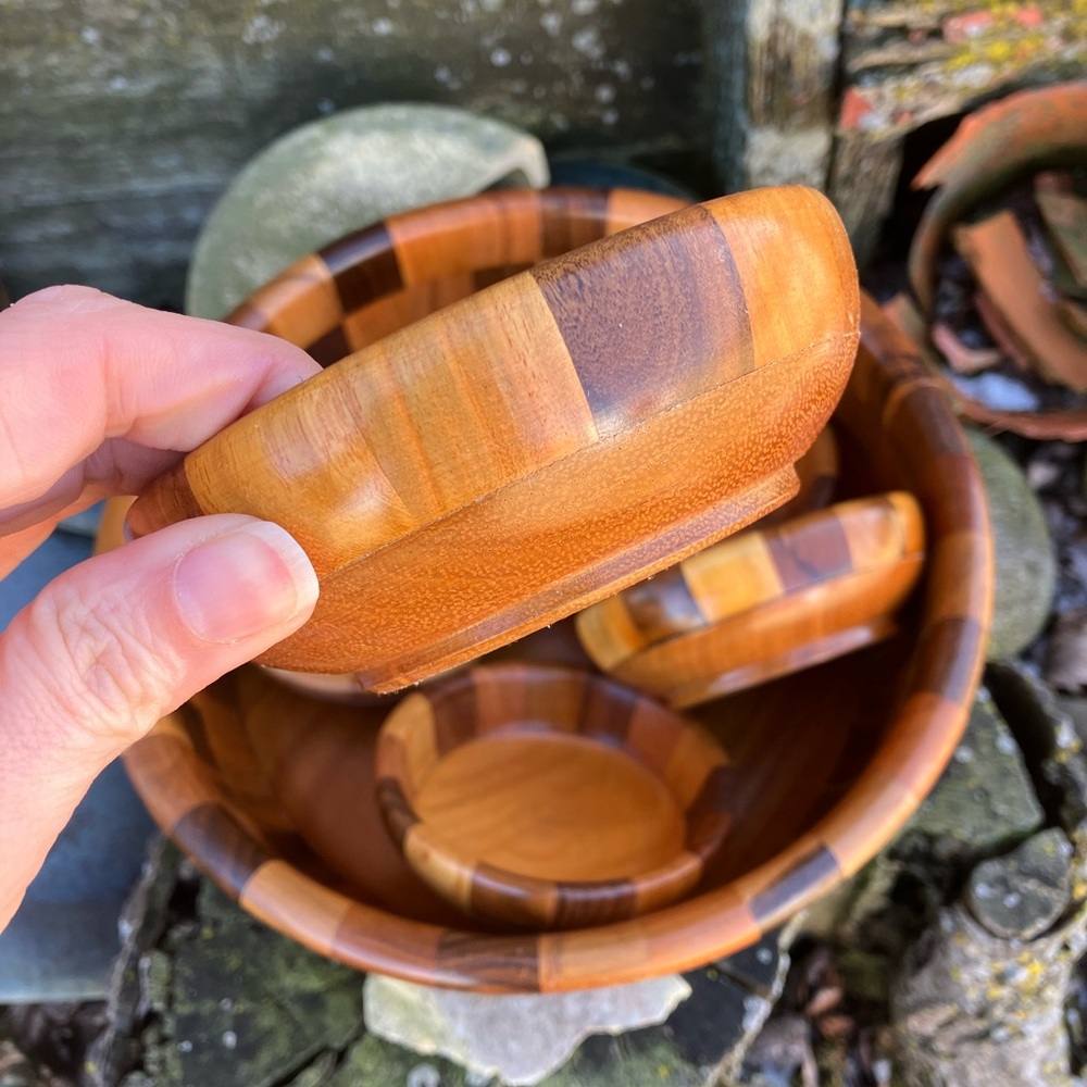 Vintage MCM Checkerboard Multicolor Wooden Serving Bowl Set 1960s Bohemian Salad - Picture 9 of 16